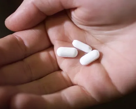 Daily Aspirin Reveals ‘Huge Effect’ in Stopping Bowel Cancer Recurrence, Trial Finds